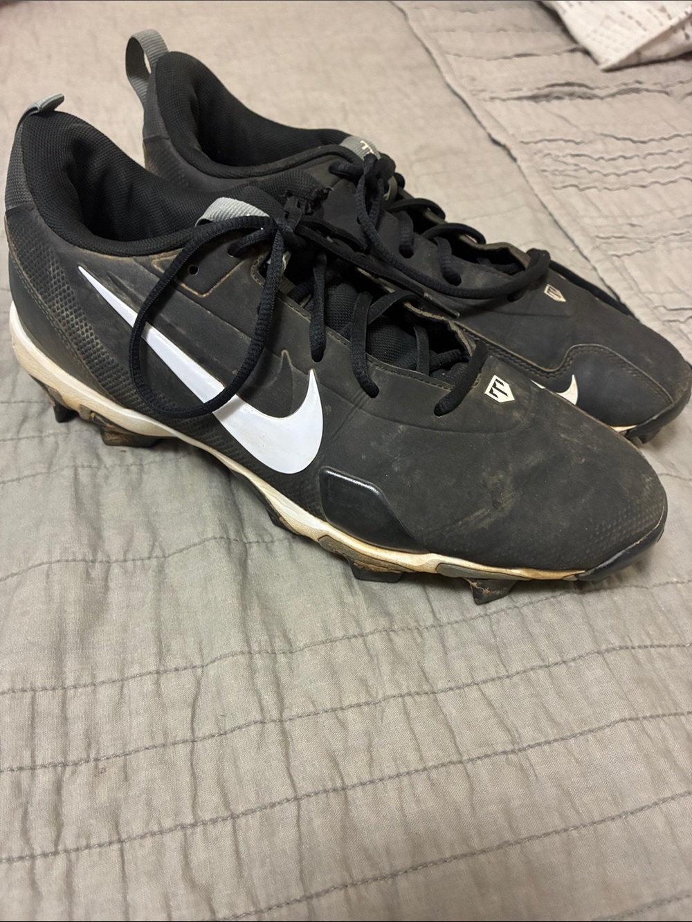 Nike Men’s Black Foitball Cleats with White Swoosh